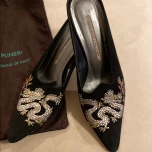 Donald J Pliner Black Embroidered Dragon Heels